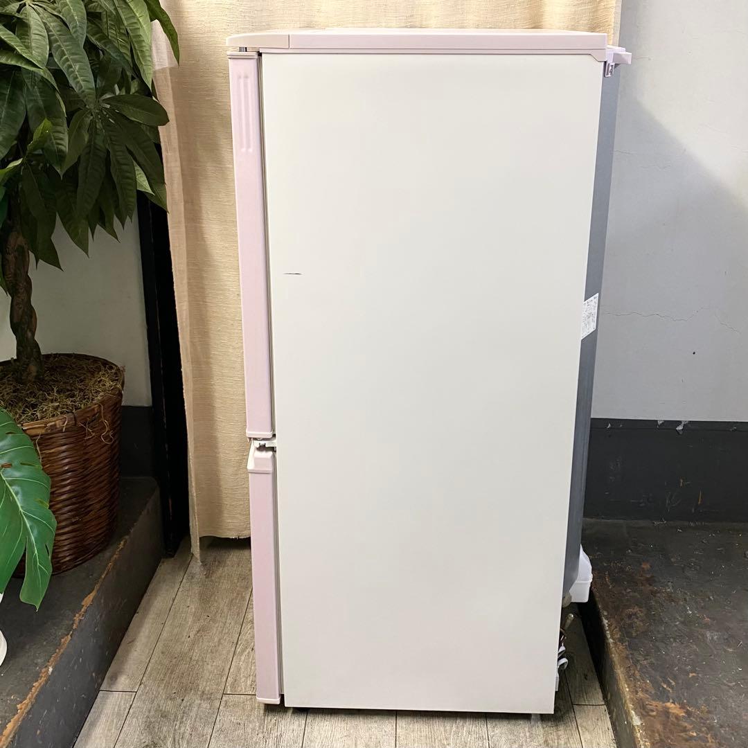 可愛いキッチンに大変身♪人気のピンク♪2ドア冷凍冷蔵庫137L