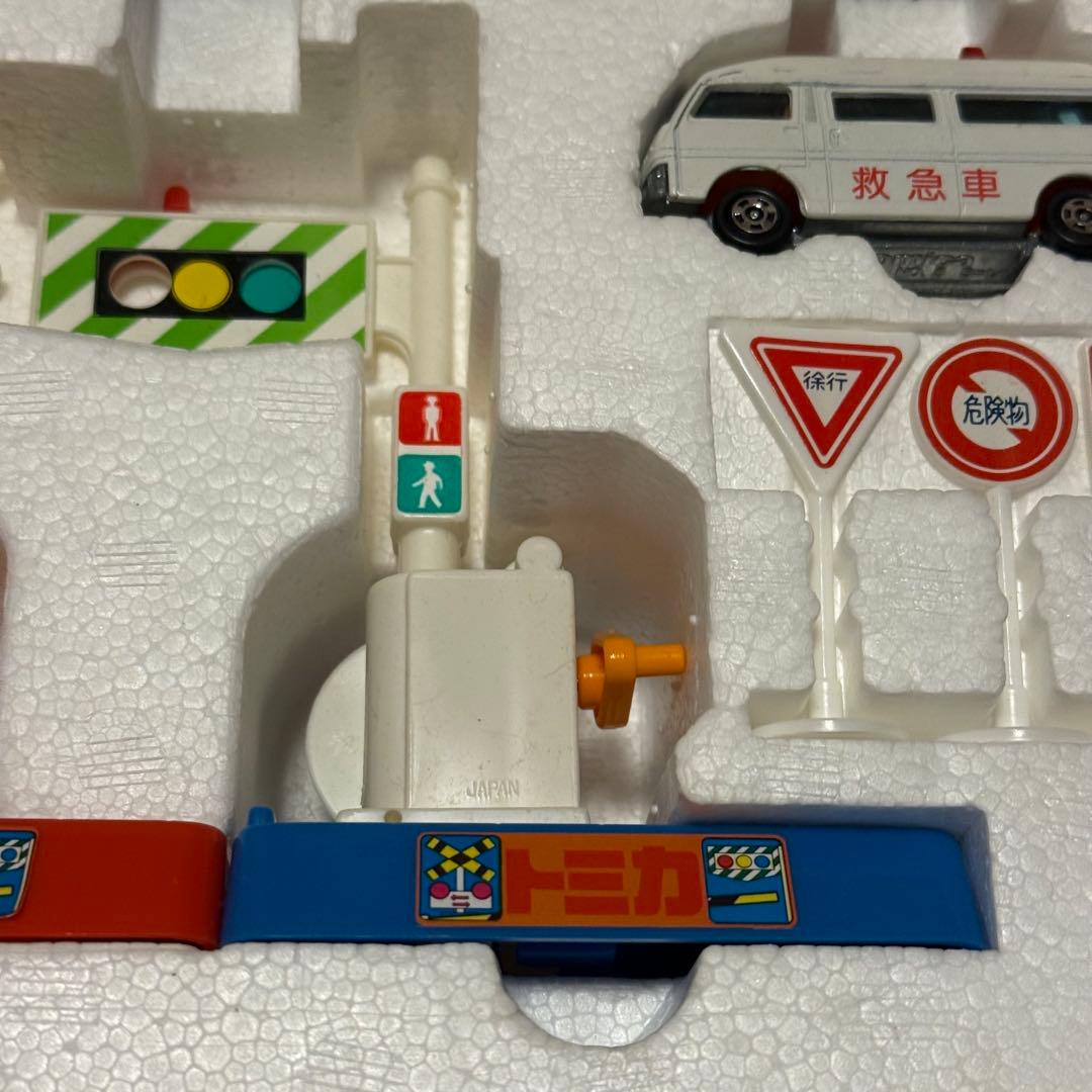 希少品　トミカ 交通安全教室セット