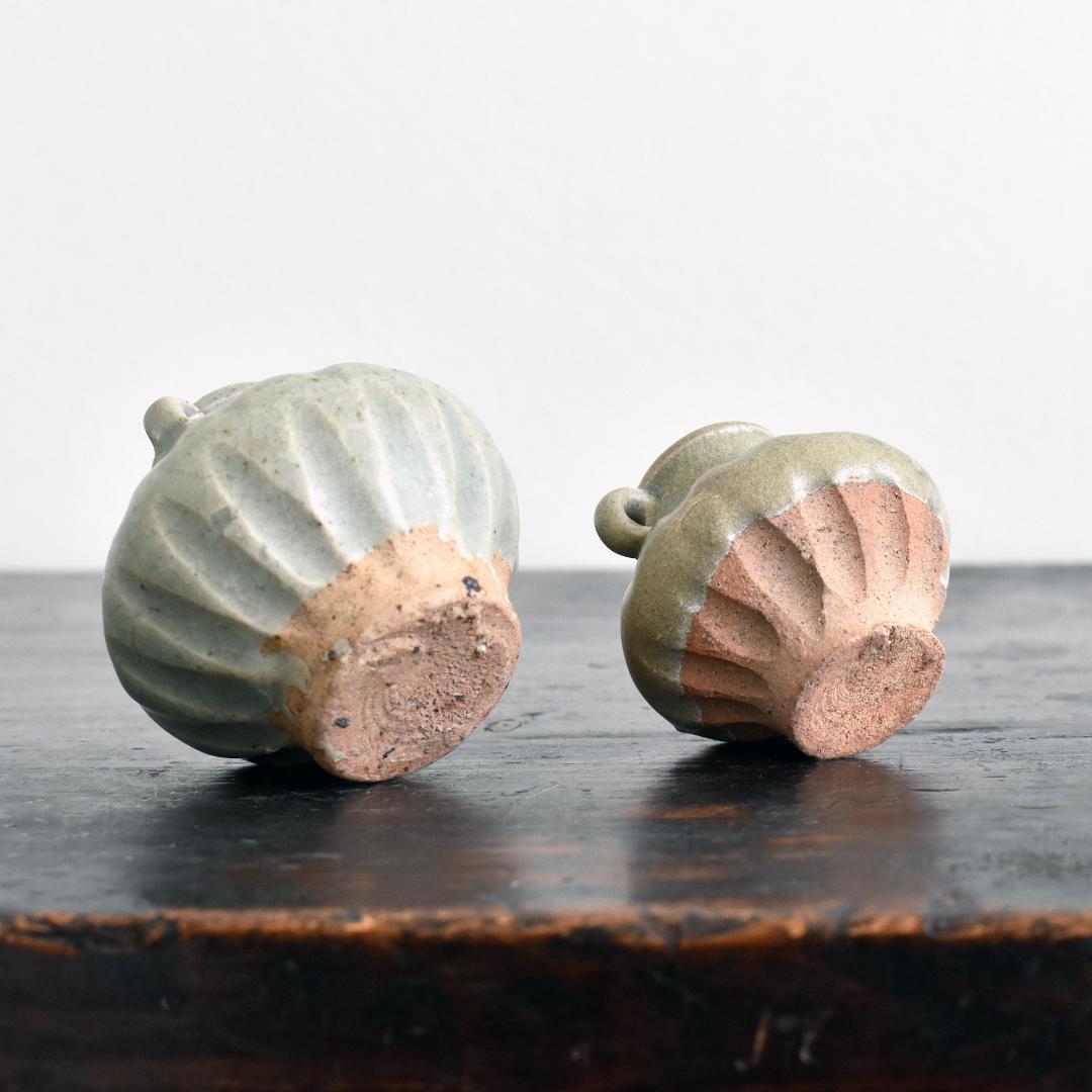 15～16世紀 東南アジア タイ宋胡録青磁鎬文双耳小壺2点セット スンコロク