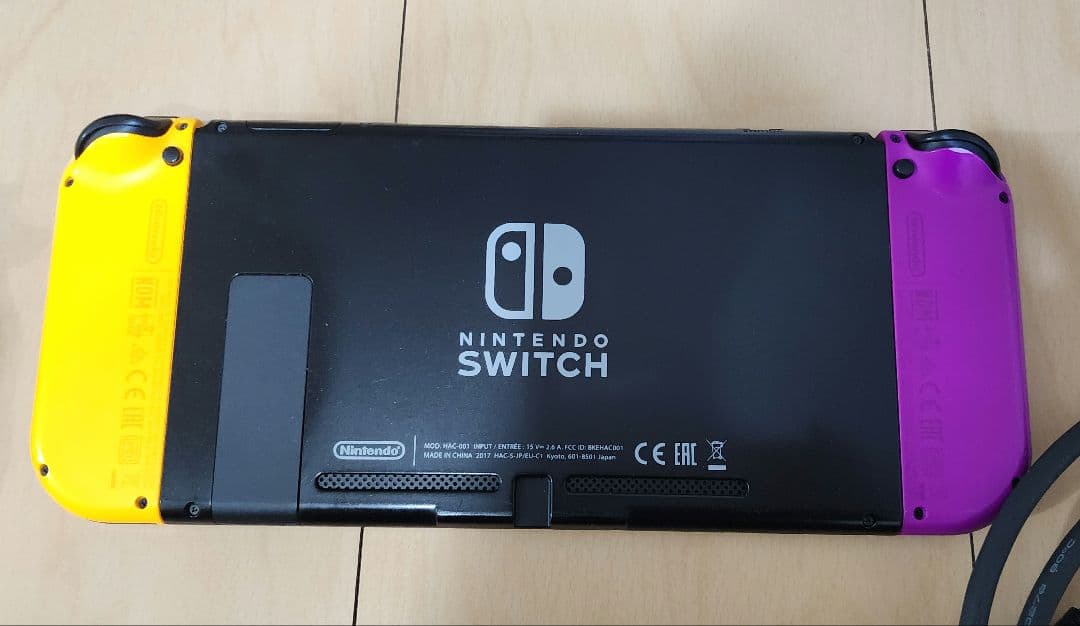Nintendo Switch 本体 ジョイコンとケース付き