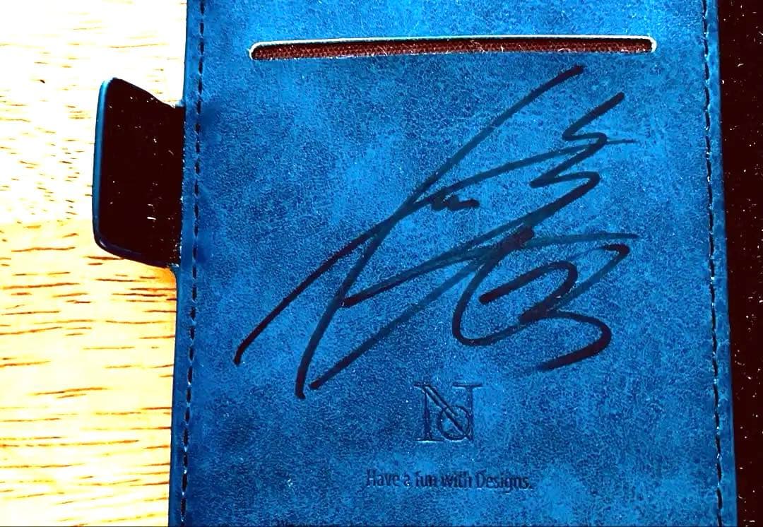 iPhone15ネイビー レザー 手帳型ケース サイン入り - メルカリ