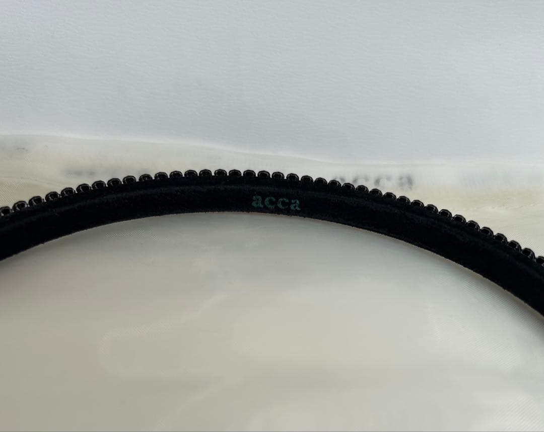 accaアッカ スワロフスキーカチューシャ黒