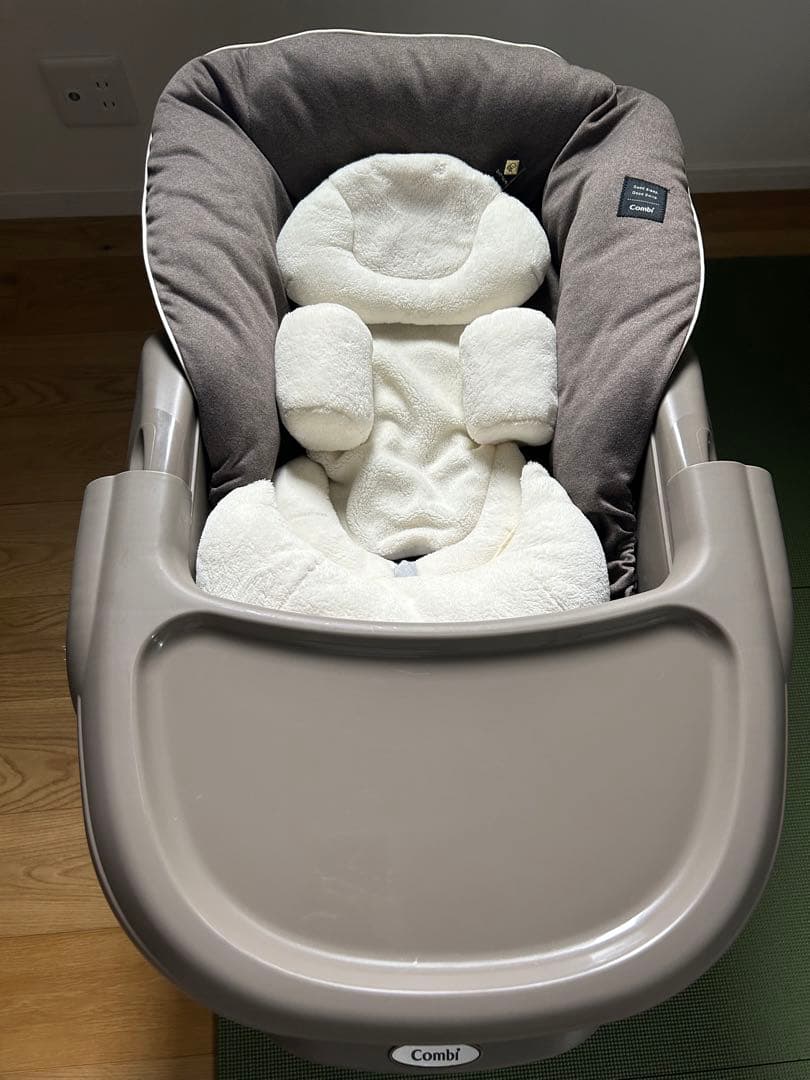 コンビ ネムリラ AUTO SWING ハイローチェア