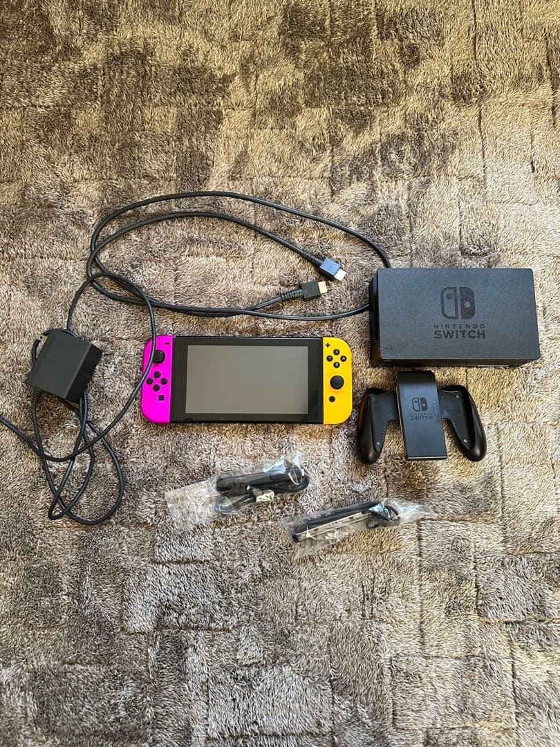 Nintendo Switch 本体 ピンクと黄色のJoy-Con