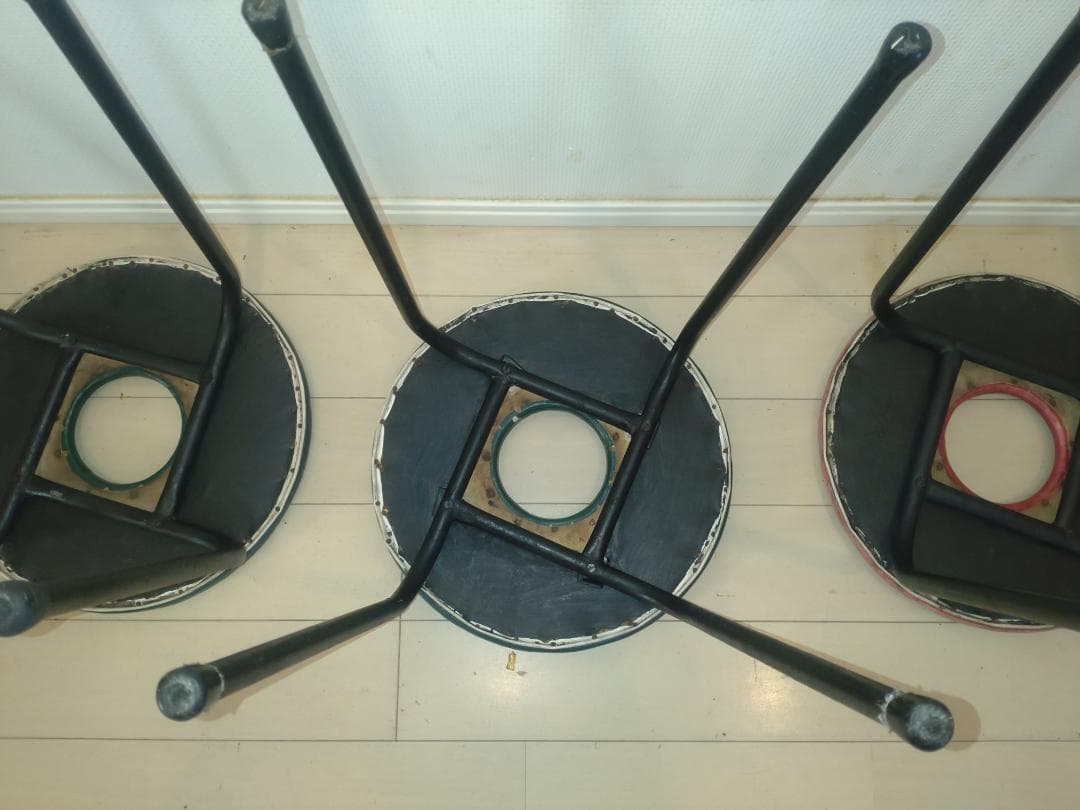 リング型スツール　赤　緑　４脚セット　昭和レトロな古椅子