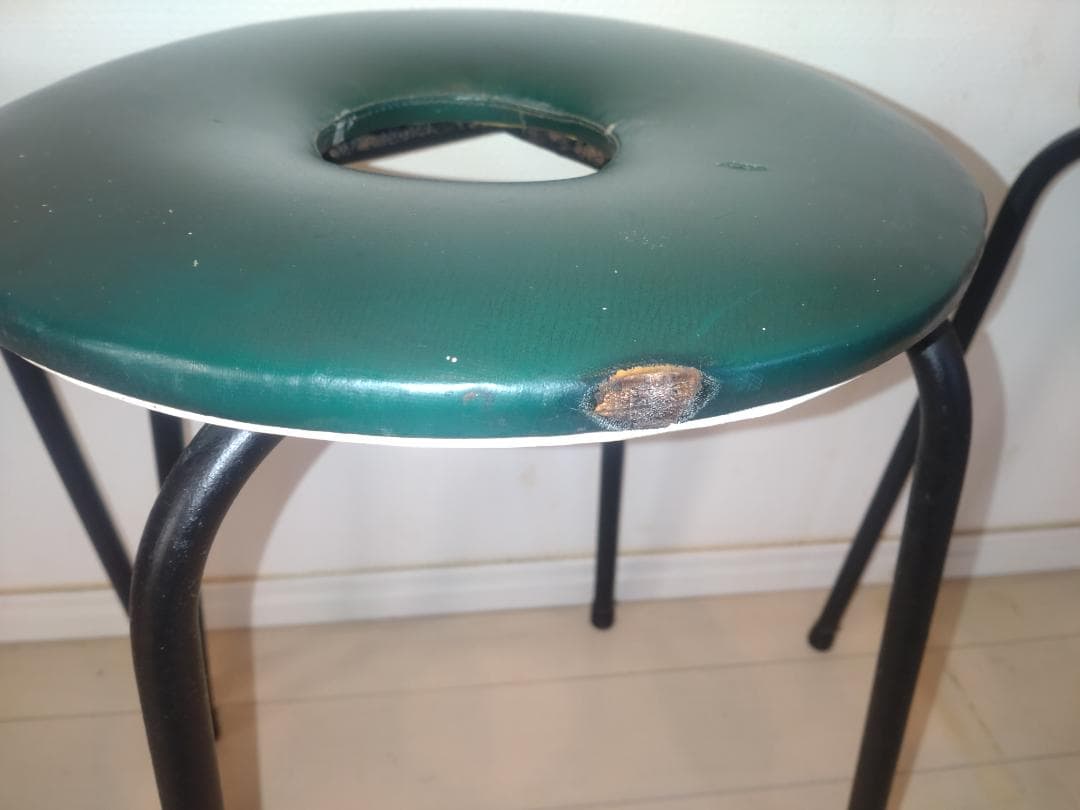 リング型スツール　赤　緑　４脚セット　昭和レトロな古椅子