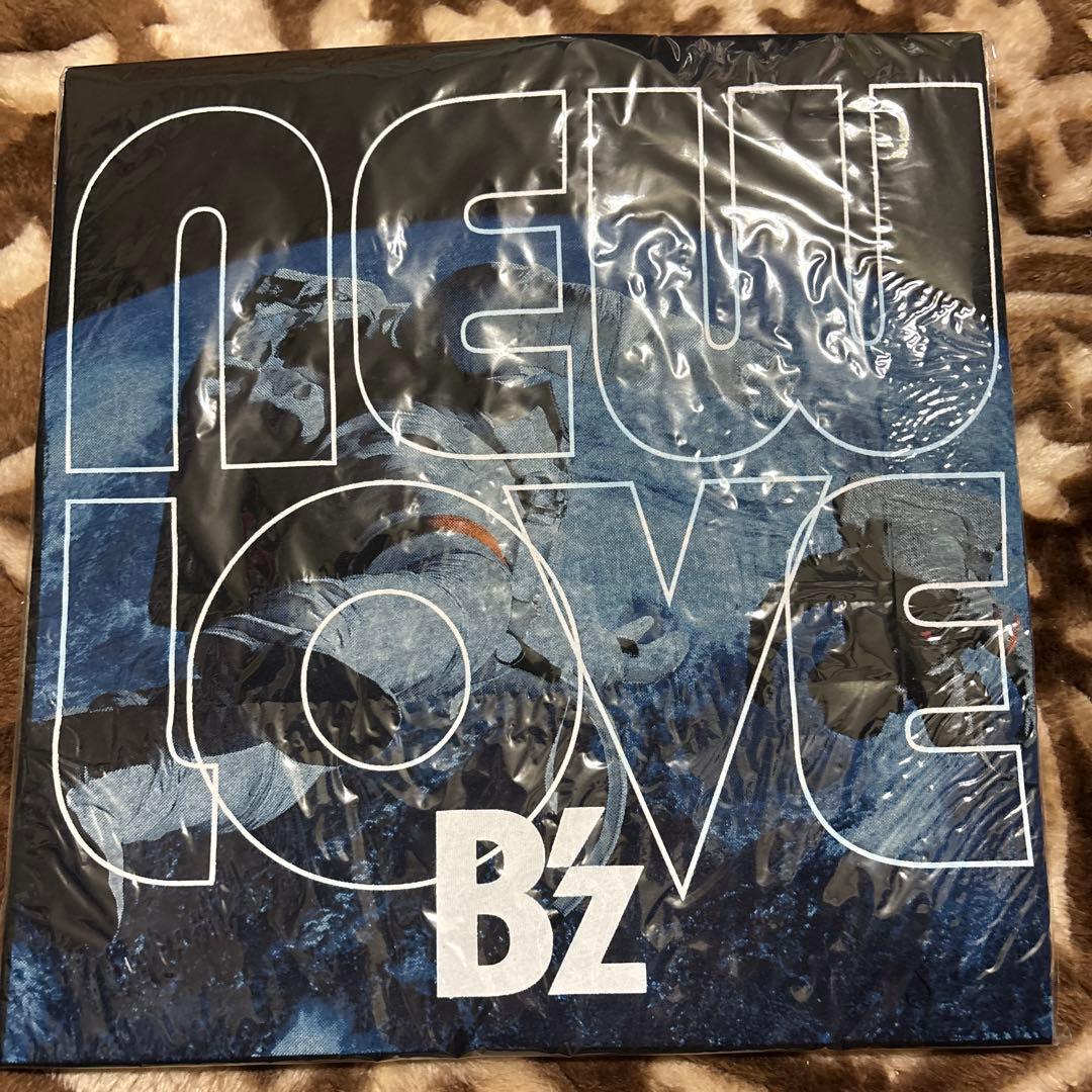 B'z新品未開封 NEW LOVE初回生産限定盤オリジナルTシャツ - メルカリ