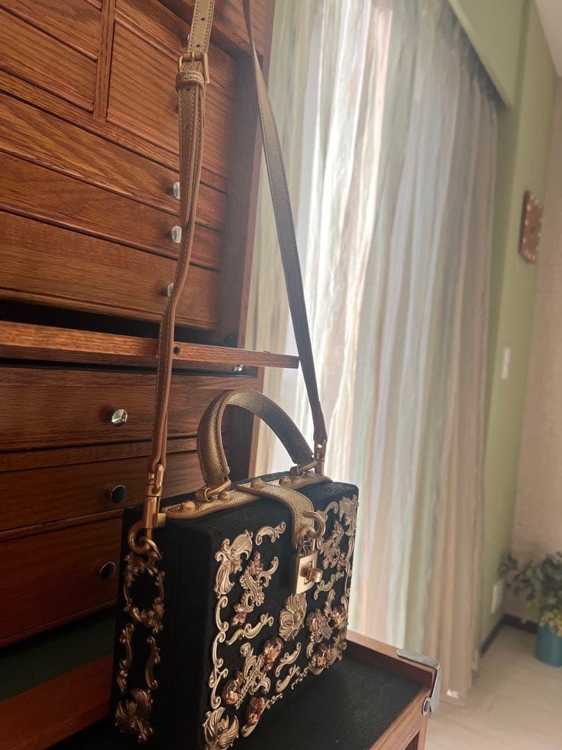 ドルチェ&ガーバーナ　装飾的な黒いパーティーバッグ