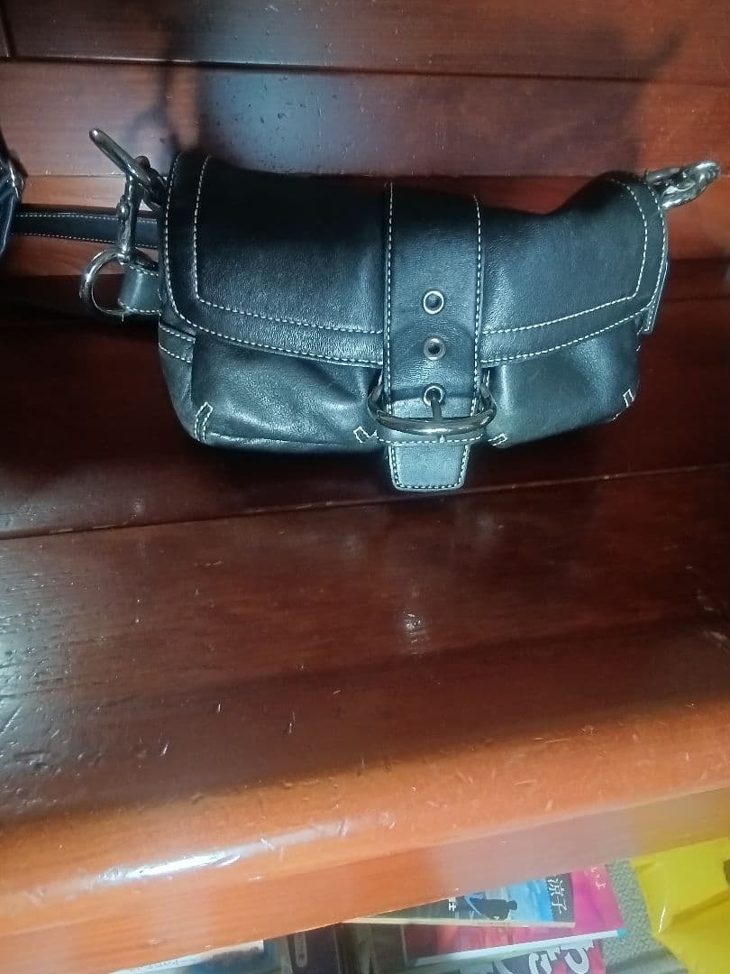 ブラックレザーショルダーバッグ　コーチ　COACH