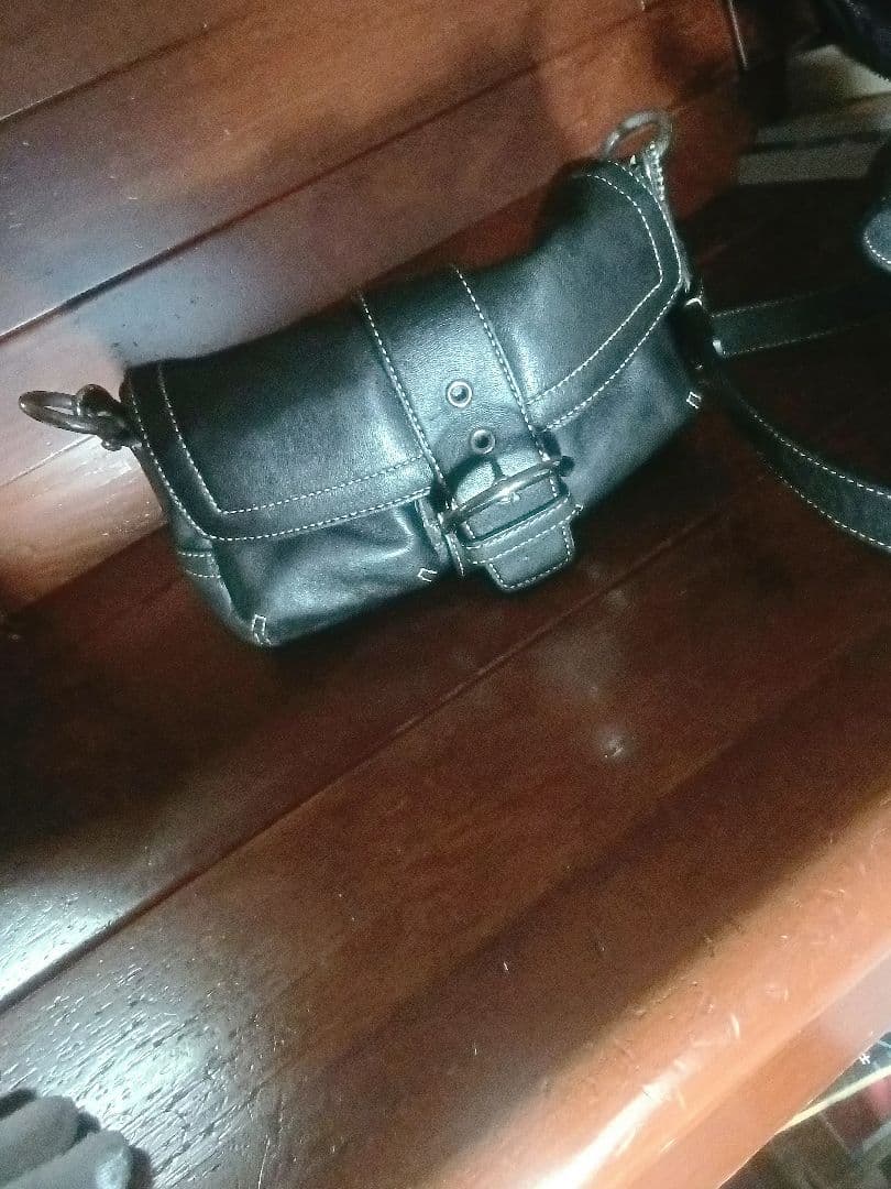 ブラックレザーショルダーバッグ　コーチ　COACH