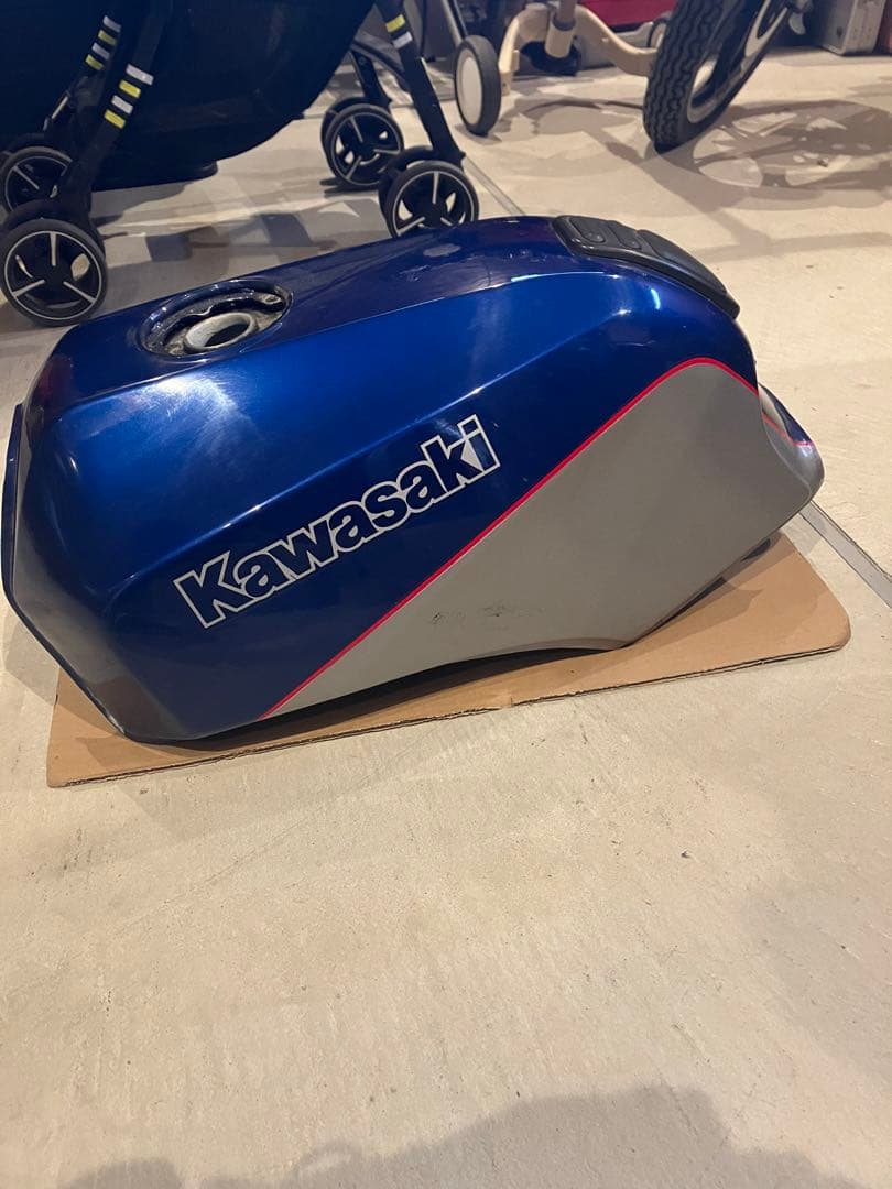 t*u様 gpz900r A9 Kawasaki バイク タンク 青 銀 t*u様 gpz900r A9 Kawasaki バイク タンク 青 銀 1992年[A9] - GPZ900R