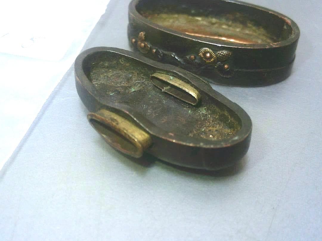 利用！【刀装具部品　縁頭　松木葉文細工　赤銅　小道具・N5】★コレクション美術品