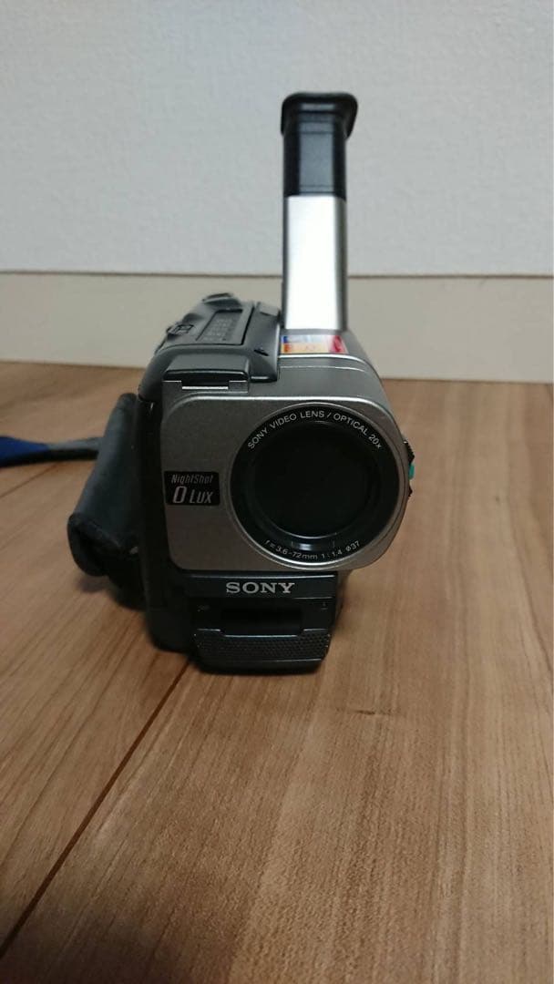 ビデオカメラ SONY Handycam CCD-TRV47