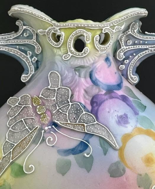 希少】オールドニッポン 約20㎝ 蝶紋盛上げ花瓶 一陳盛り アンティーク