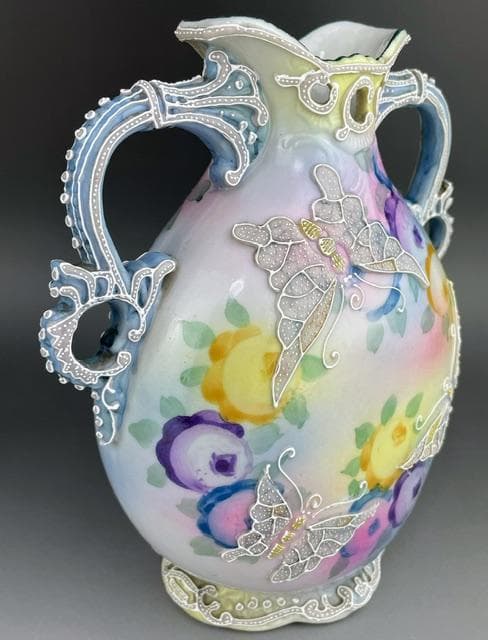 希少】オールドニッポン 約20㎝ 蝶紋盛上げ花瓶 一陳盛り アンティーク