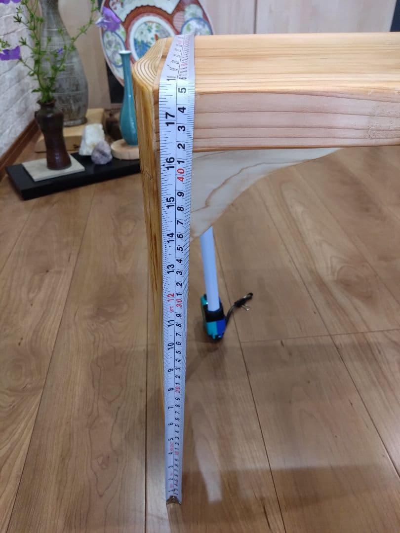 杉のベンチ69 座面は杉の模様、湾曲が綺麗、脚は湾曲の丸太風 - メルカリ