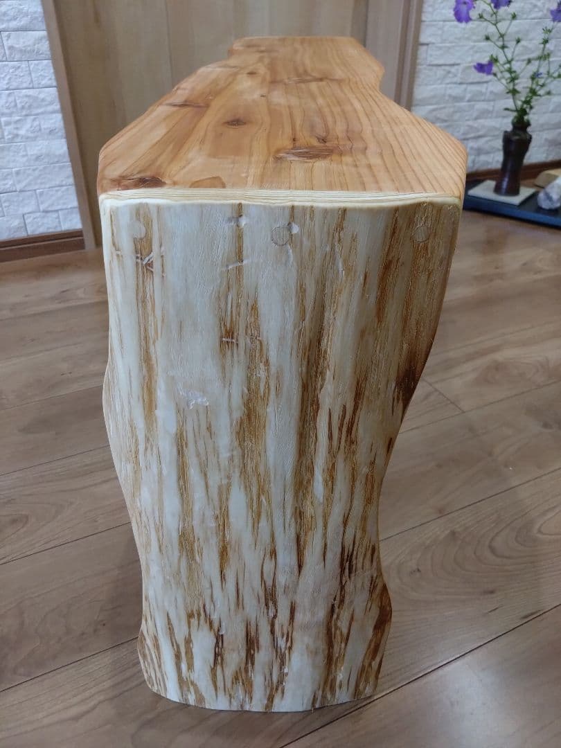 杉のベンチ69 座面は杉の模様、湾曲が綺麗、脚は湾曲の丸太風 - メルカリ