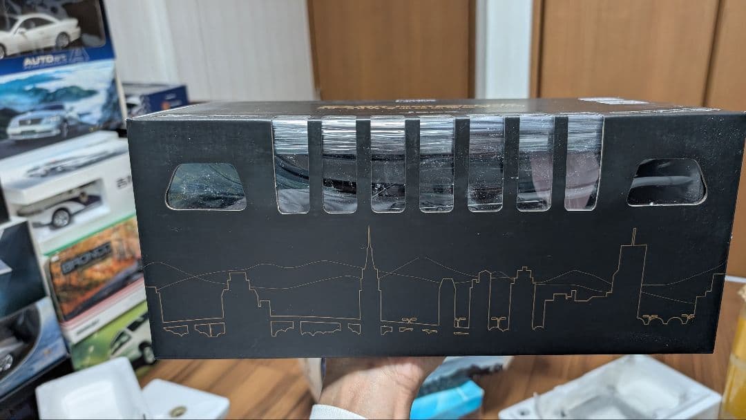 1/18 ジープ チェロキー KL 2013