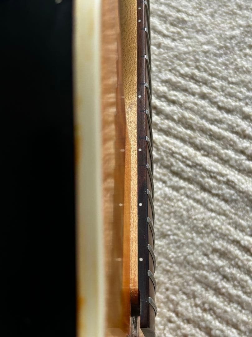 ミュージックマン風 カスタム抜け殻ギター