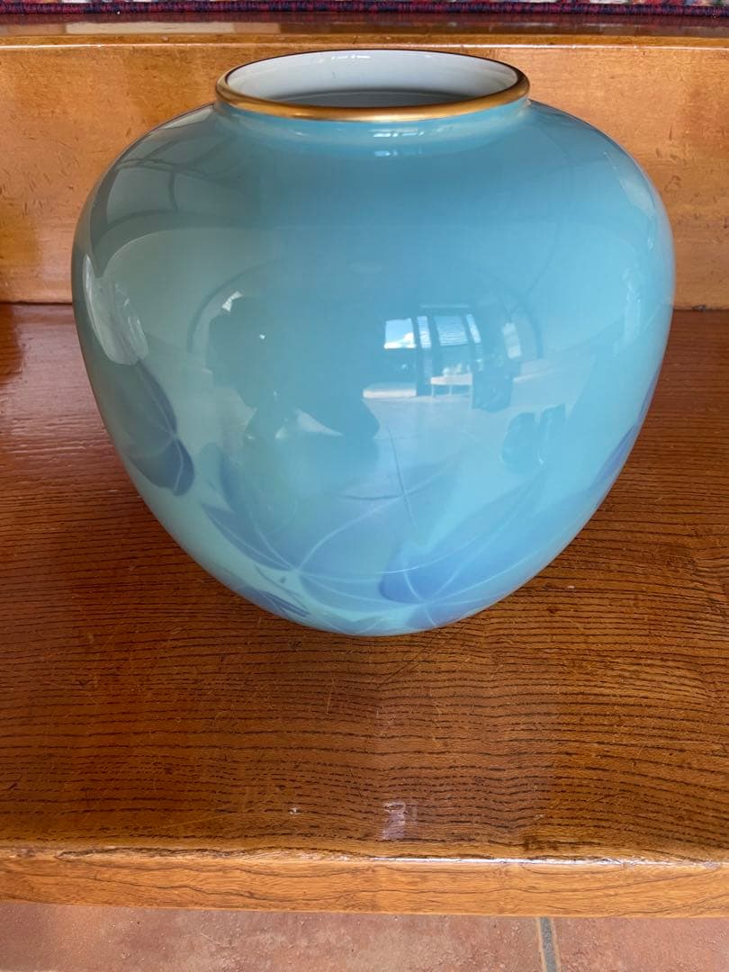 花瓶 生花 青い陶器の水指 花模様 壺 つぼ