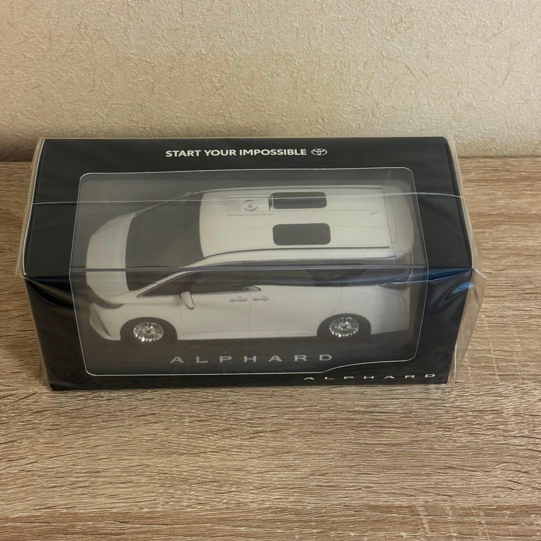 【非売品】トヨタ アルファード プラチナホワイトパールマイカ 1/30 ミニカー