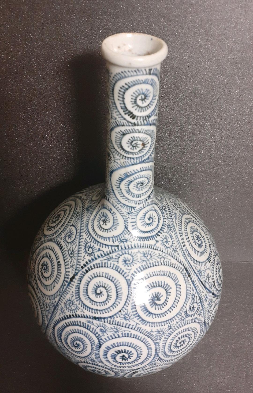 本物保証！】江戸時代後期 古伊万里 蛸(たこ)唐草文 H.42.6cm 大徳利