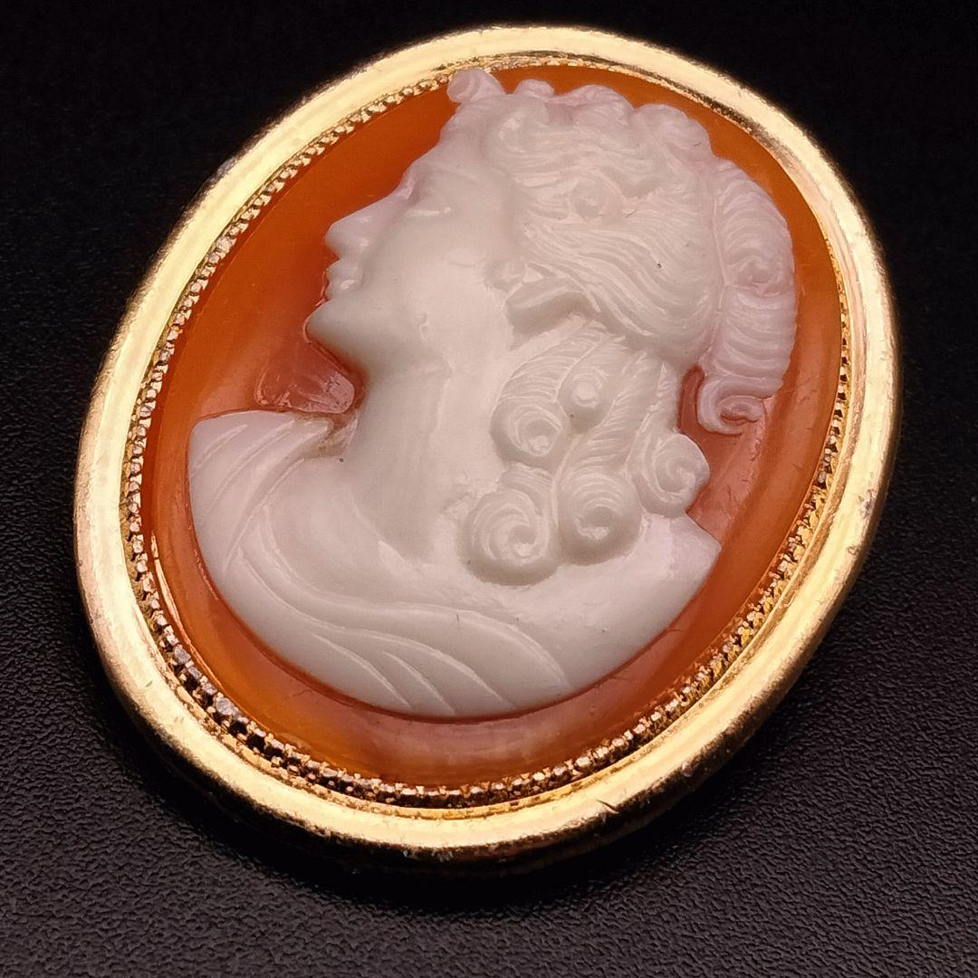 カメオブローチ 女性の横顔 - メルカリ