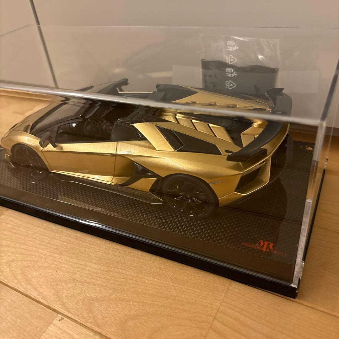 ランボルギーニ アヴェンタドールSVJ 1/18 ゴールド