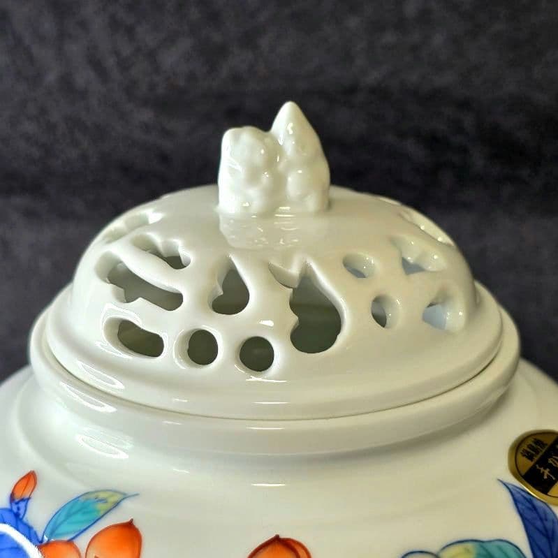 鍋島焼 大秀窯 香炉 色絵 草花文 透かし蓋 遊環双耳 三足 獅子掴み