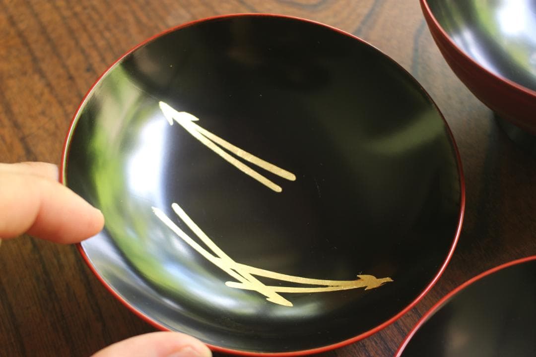 時代逸品！極上糸目朱漆に優美な松葉蒔絵の映えるお椀2点（検輪島塗蒔絵椀雑煮椀