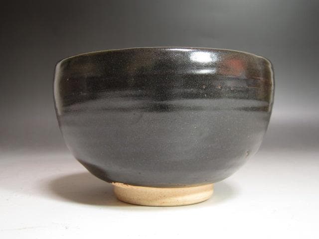 ☆ 岡本欣三 黒釉茶碗 手になじむ一品です☆y256