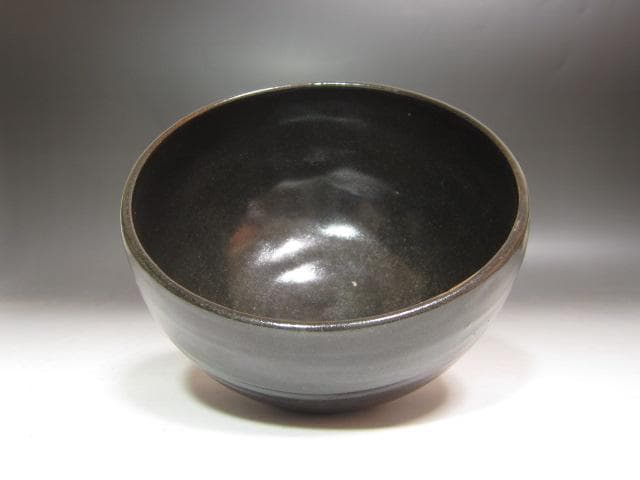 ☆ 岡本欣三 黒釉茶碗 手になじむ一品です☆y256