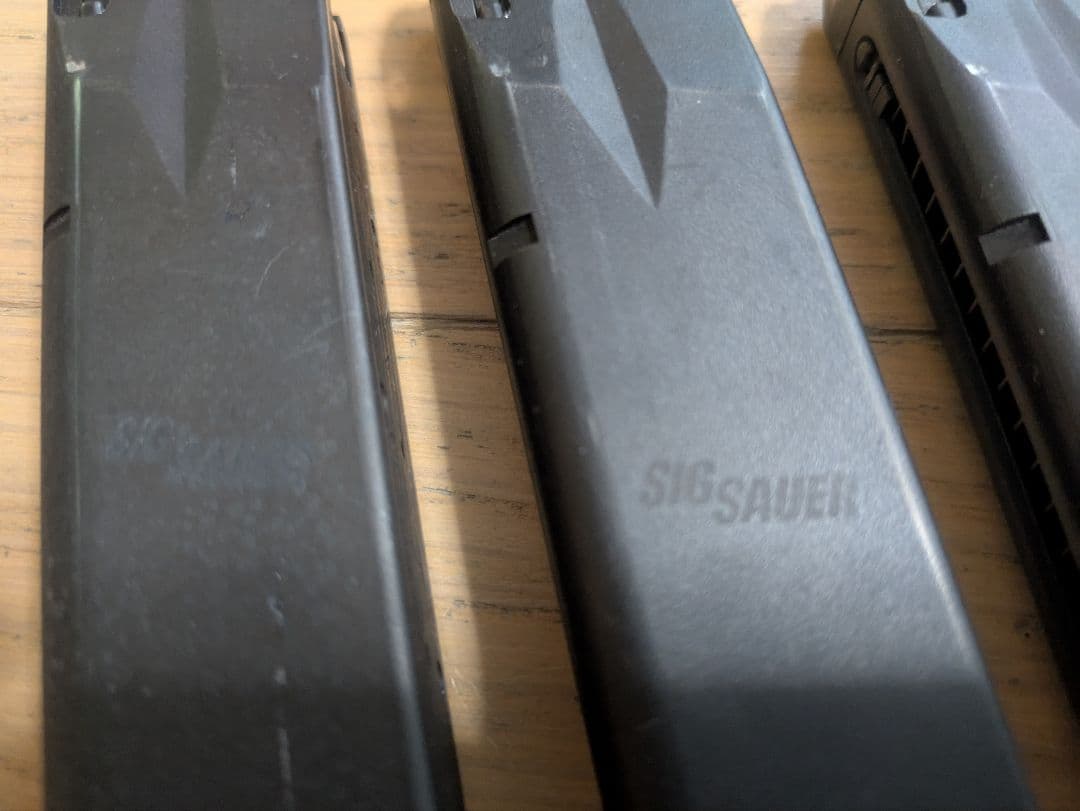 KSC SIG P226R HW System７マガジン3本実物グリップサバゲー