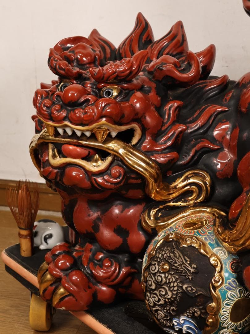 九谷焼　特大　九谷 八幡窯 須栄義 銘　玉獅子　置物　高さ60㎝　重さ30㎏