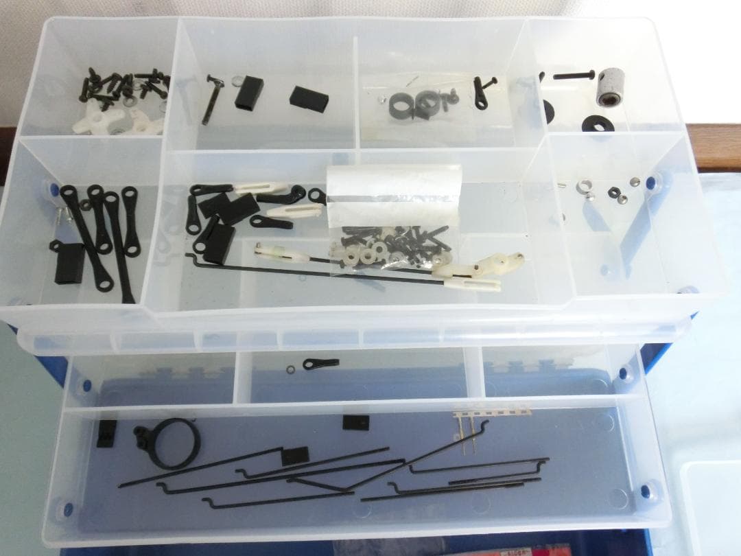 ★1003小僧　ヒロボー　シャトル　ラジコンヘリコプター　金属部品多数