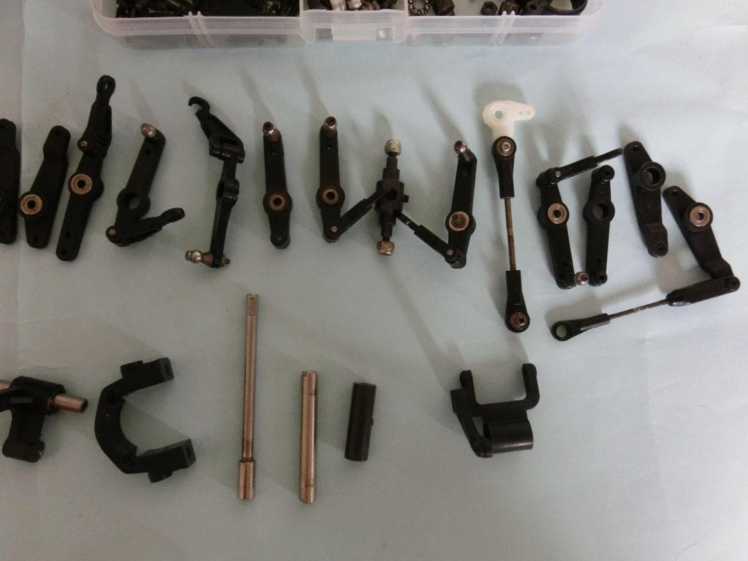 ★1003小僧　ヒロボー　シャトル　ラジコンヘリコプター　金属部品多数