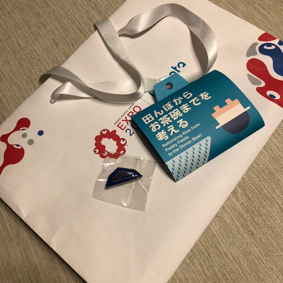 大阪関西万博 未来の都市パビリオン 非売品ピンバッジとキャンディ