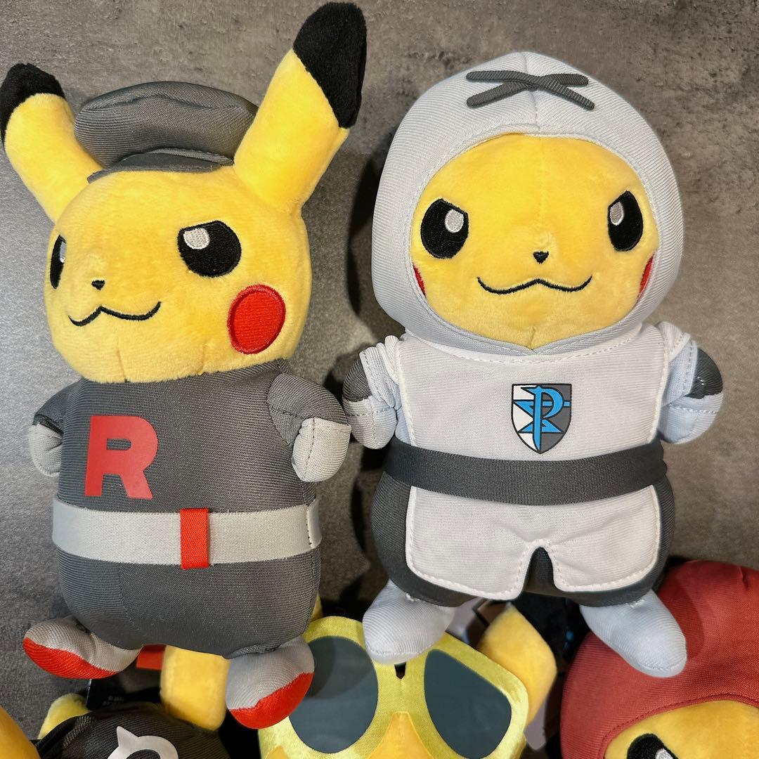 ピカチュウ 団員ごっこ　ボスごっこ　ぬいぐるみ
