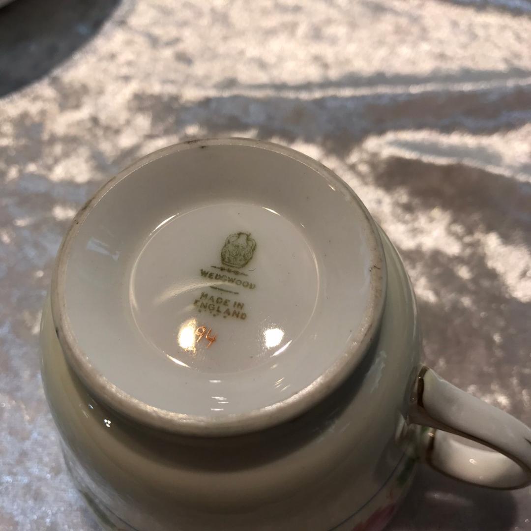 ウエッジウッドのトリオ銘有金彩花柄2組セット