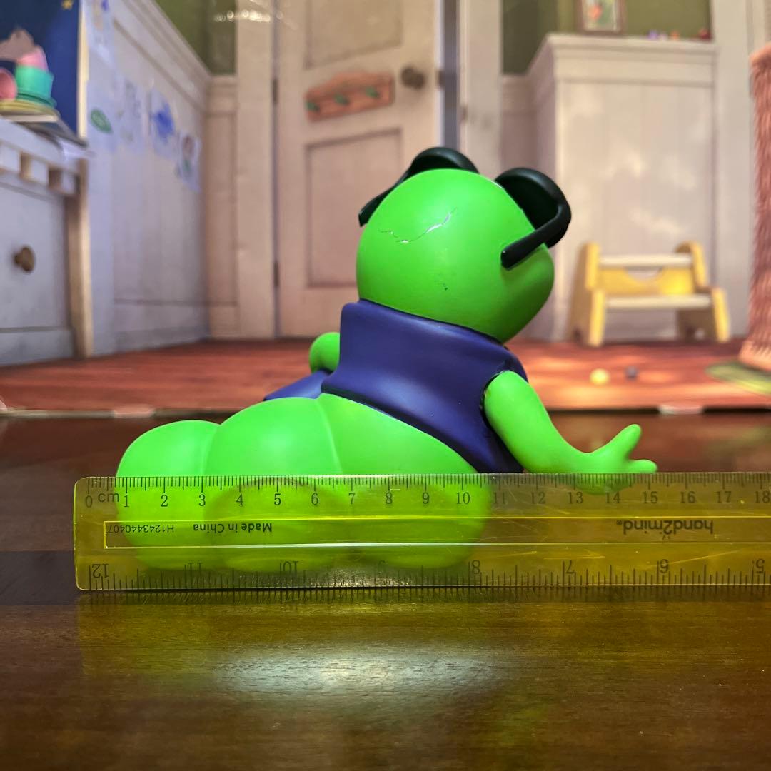 ヤ*ヤ様 ディズニー トイストーリー ブックワーム レプリカ - メルカリ