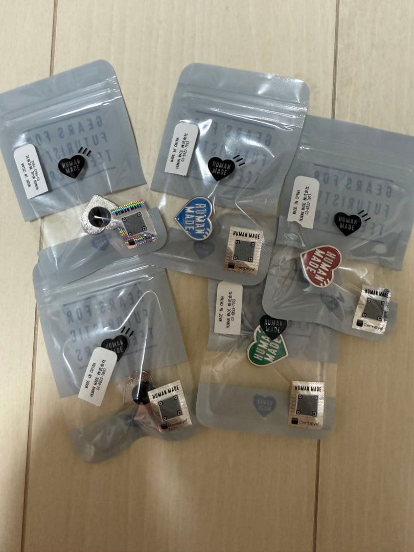 ヒューマンメイドピンバッジ 5個セット