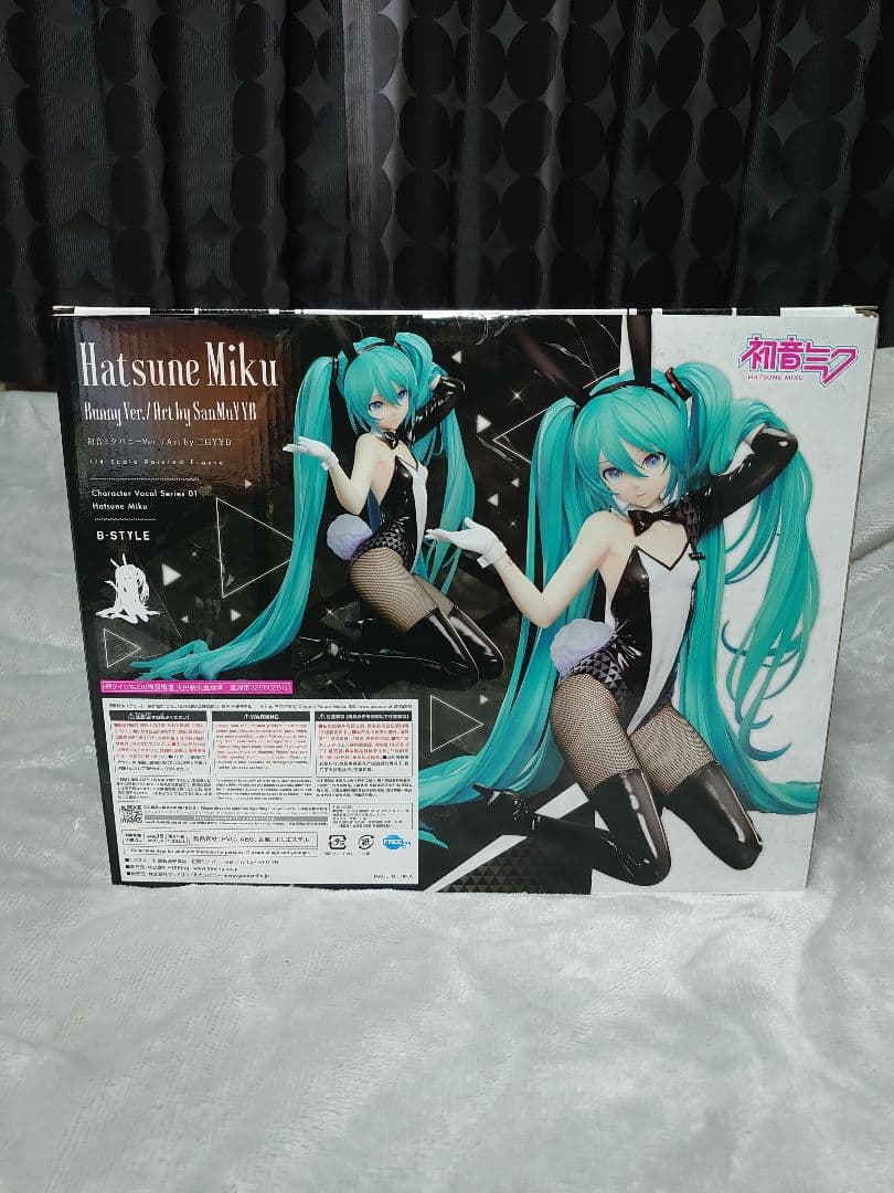 初音ミクバニーVer. Art by 三目YYB 1/4Scale Figure