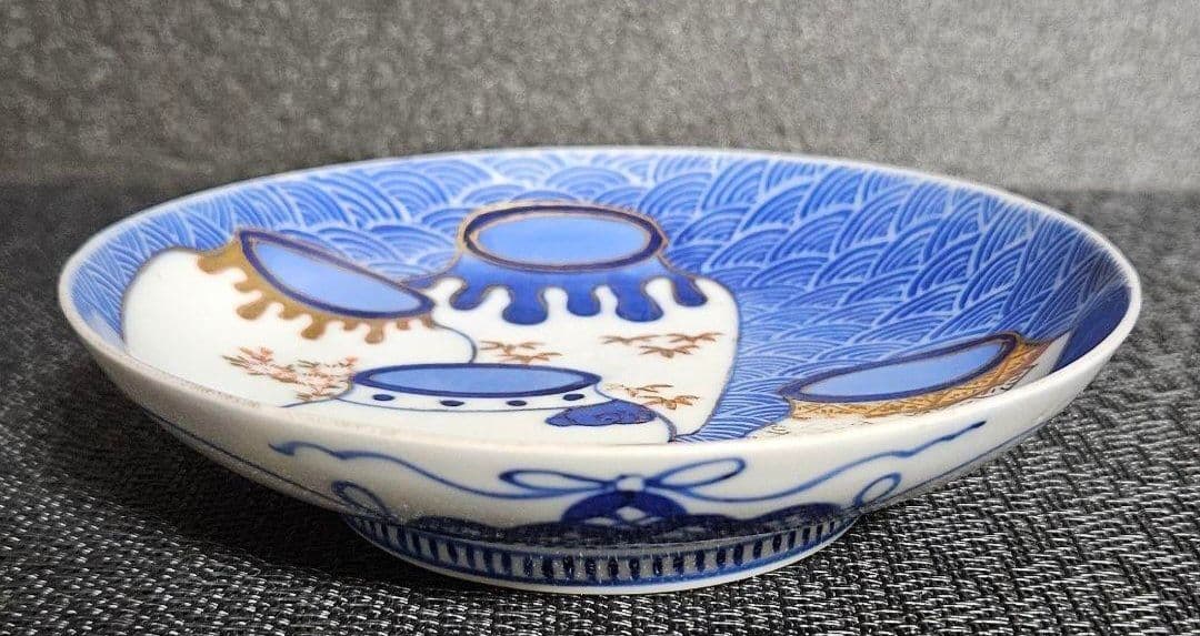 江戸時代末期～明治時代 後期色鍋島 色鍋島 墨弾技法 青海波に