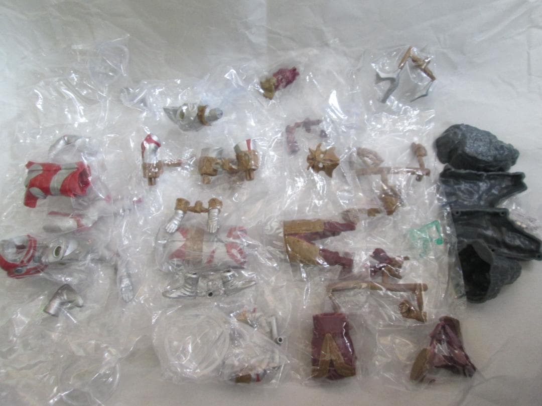 新品未開封　アルティメットルミナス　ゼットン　ウルトラ6兄弟　ティガ セット