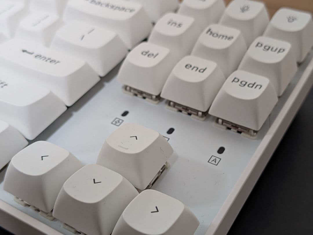 Keychron K8 Pro ホワイトモデル US配列 赤軸｜Keychron K8 Pro