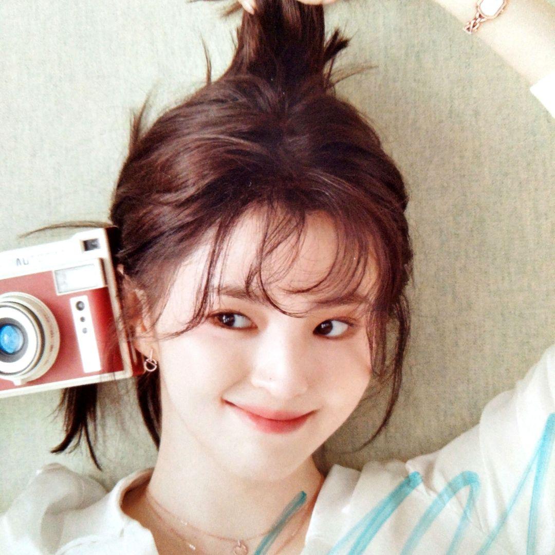 ハン・ソヒ直筆サイン入り2Lサイズ写真…Han So-hee …