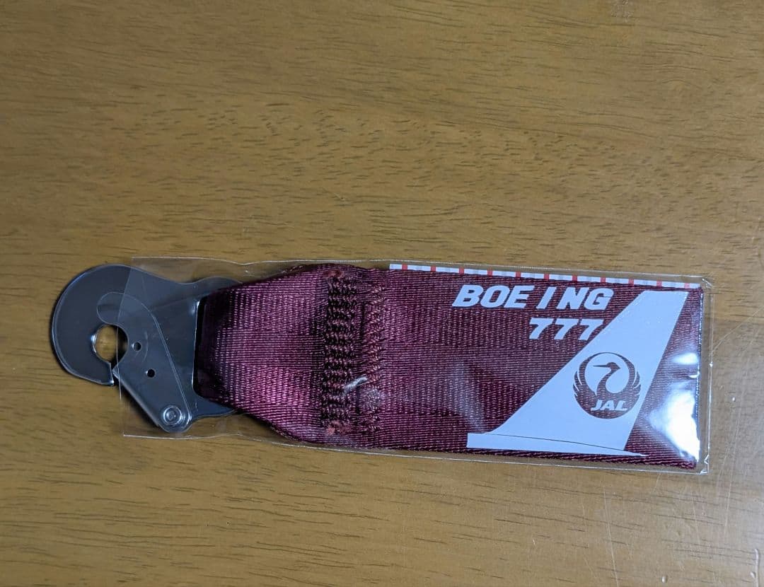 JALの廃材を利用したライフベストポーチとシートベルトキーホルダー