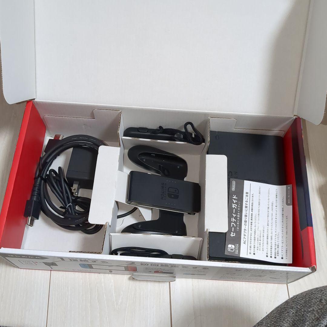 美品　Nintendo Switch 本体 　ジョイコン付き