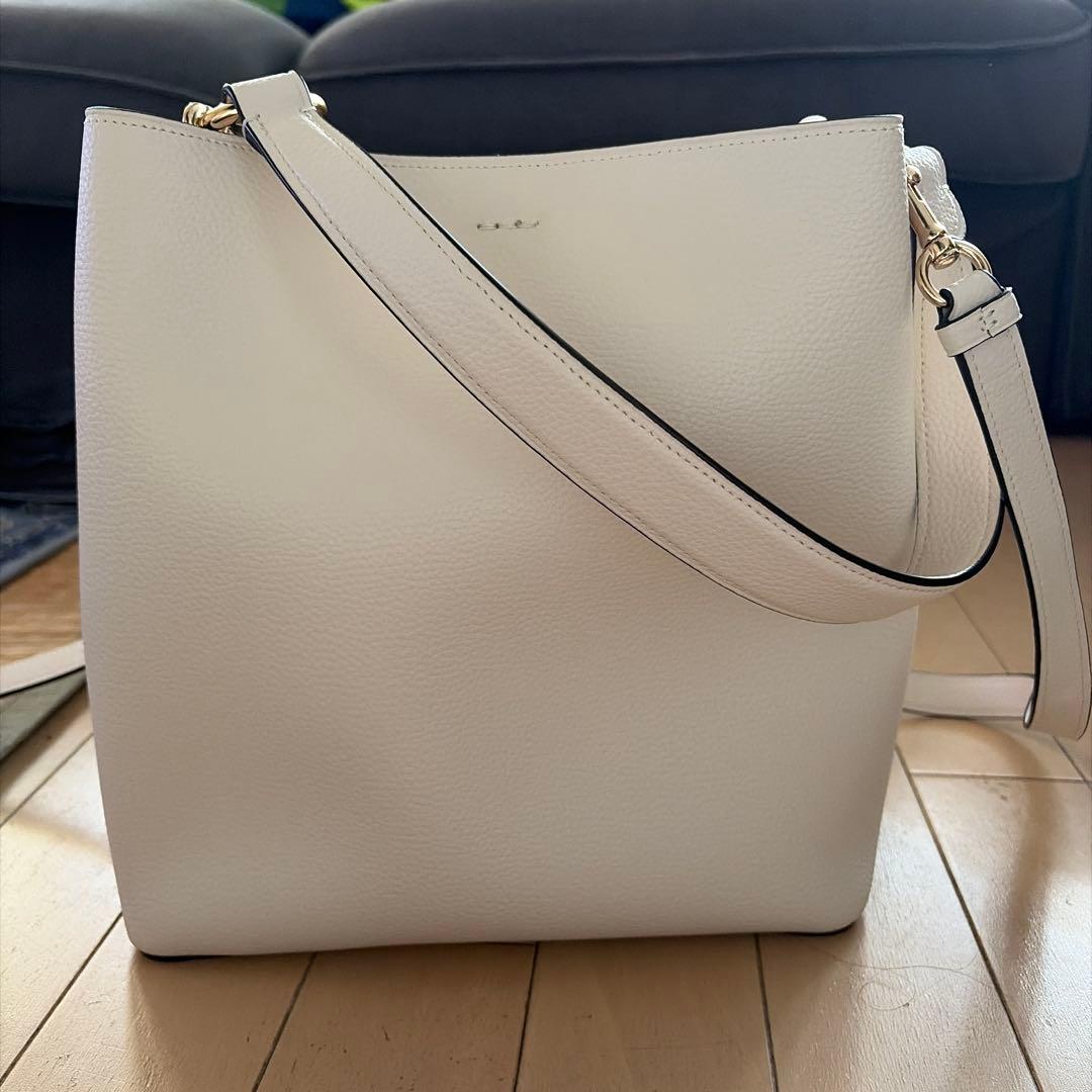 COACH ホワイトレザー ショルダーバッグ　タウン バケット 2way