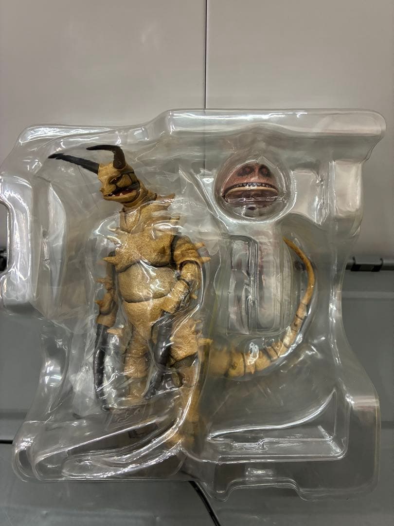 S.H.Figuarts　グドン　開封品